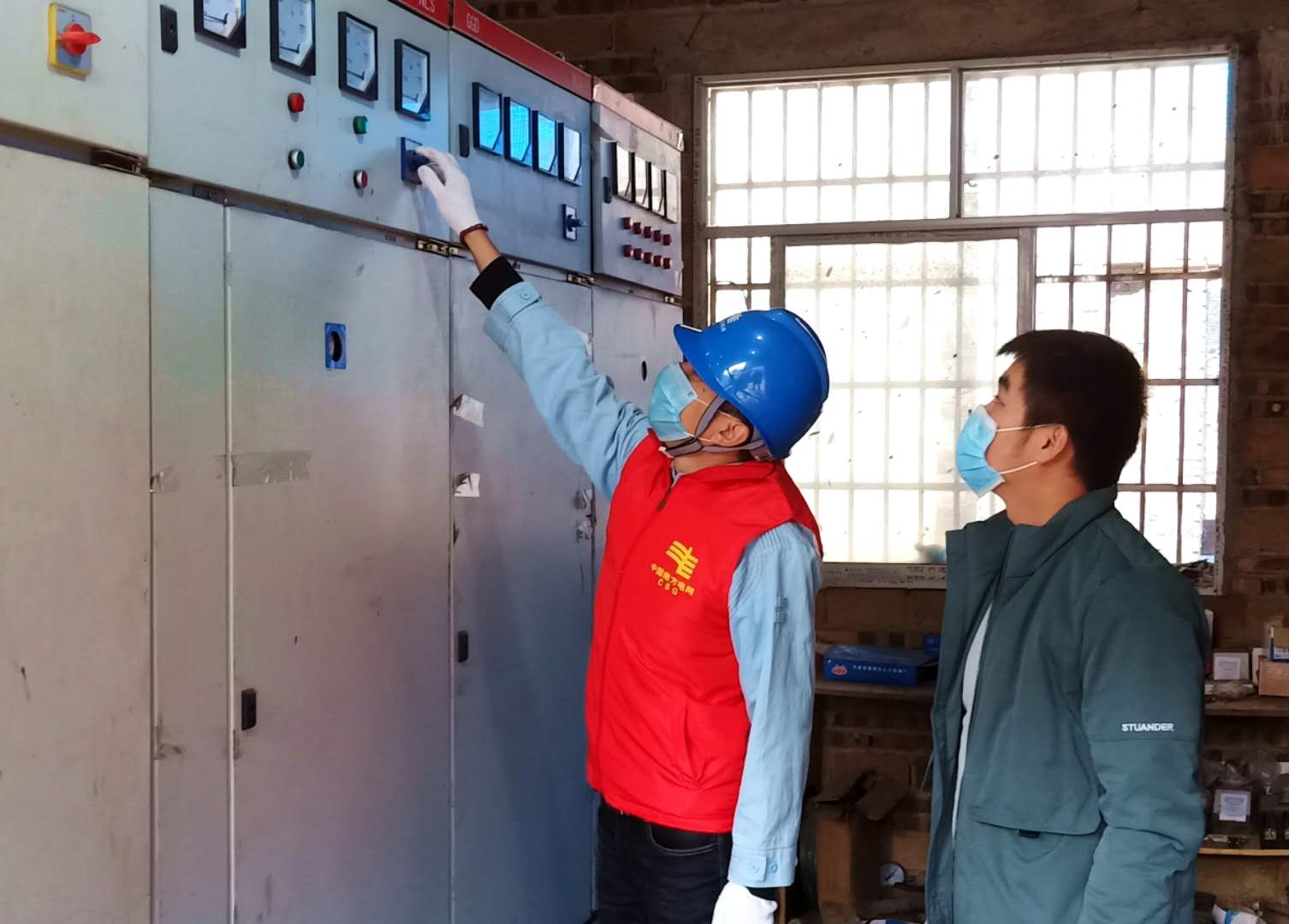 平塘供電局：主動(dòng)走訪現(xiàn)場辦公，助推企業(yè)有序復(fù)工