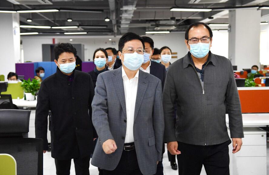 湖南省委常委、長(zhǎng)沙市委書(shū)記胡衡華到大唐先一科技公司調(diào)研