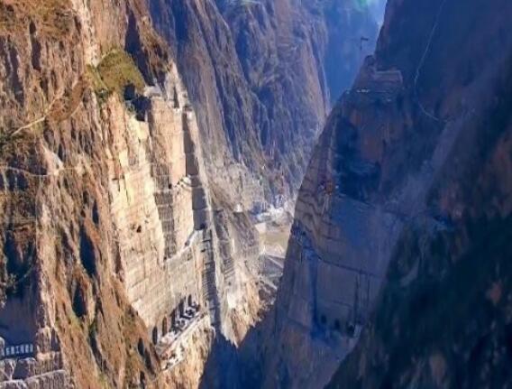 為建烏東德水電站，在峽谷底部挖90米深洞穴，用來干嘛的？