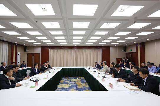 錢智民與保定市委書記黨曉龍、市長郭建英進行座談交流