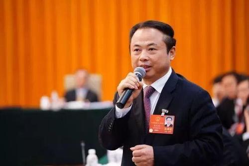 發(fā)展智慧型儲(chǔ)能電站 助力實(shí)現(xiàn)“碳達(dá)峰、碳中和”——訪(fǎng)全國(guó)人大代表、天能控股集團(tuán)董事長(zhǎng)張?zhí)烊? width=