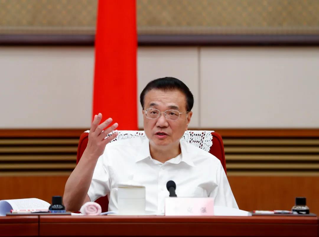 李克強：發(fā)揮西部風、光、水電等優(yōu)勢 建大型清潔能源基地