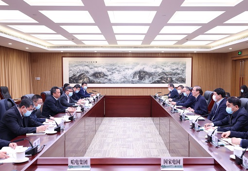 辛保安、張智剛與哈電集團(tuán)董事長(zhǎng)曹志安、總經(jīng)理吳偉章會(huì)談