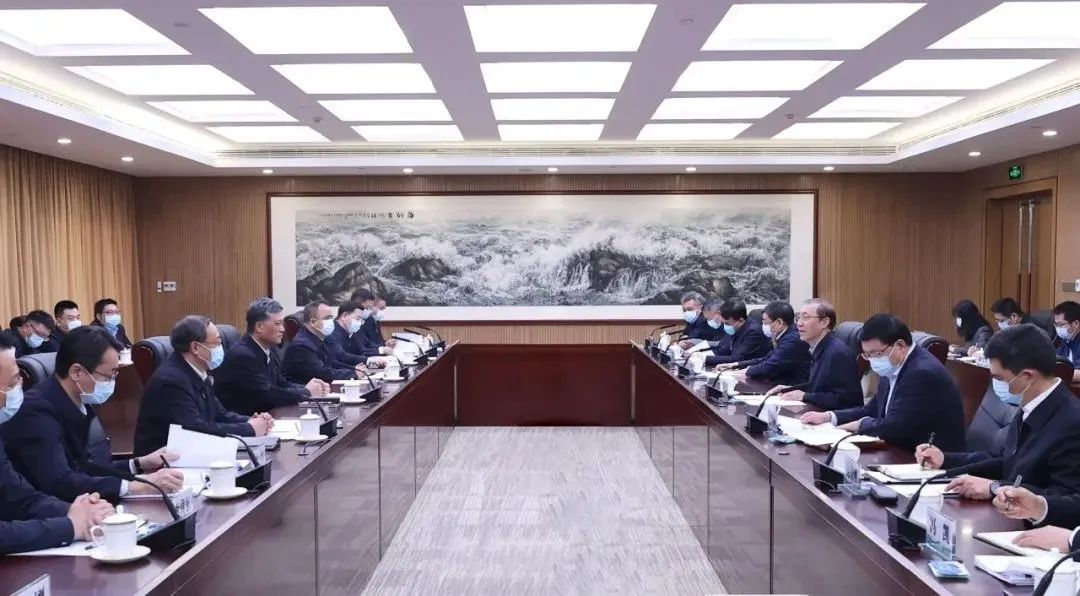辛保安、張智剛與新疆維吾爾自治區(qū)、新疆生產(chǎn)建設(shè)兵團(tuán)領(lǐng)導(dǎo)會談