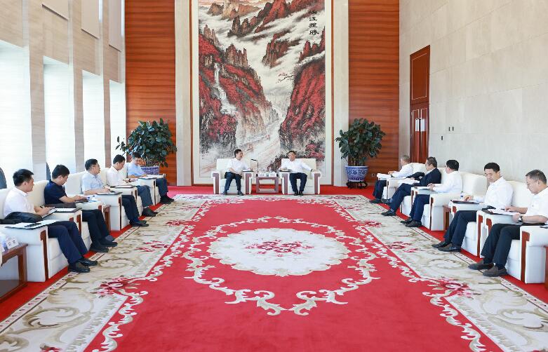 宋海良與武漢理工大學(xué)黨委書記信思金、校長楊宗凱座談