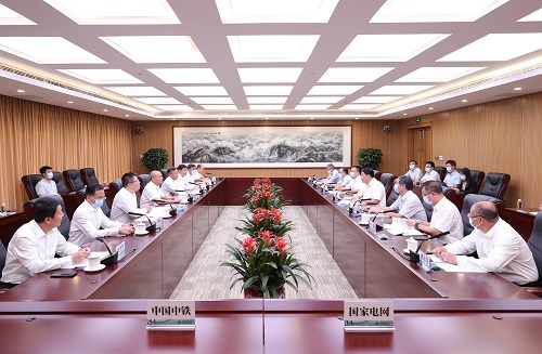 國(guó)家電網(wǎng)公司總經(jīng)理、黨組副書記張智剛與中國(guó)中鐵董事長(zhǎng)陳云會(huì)談