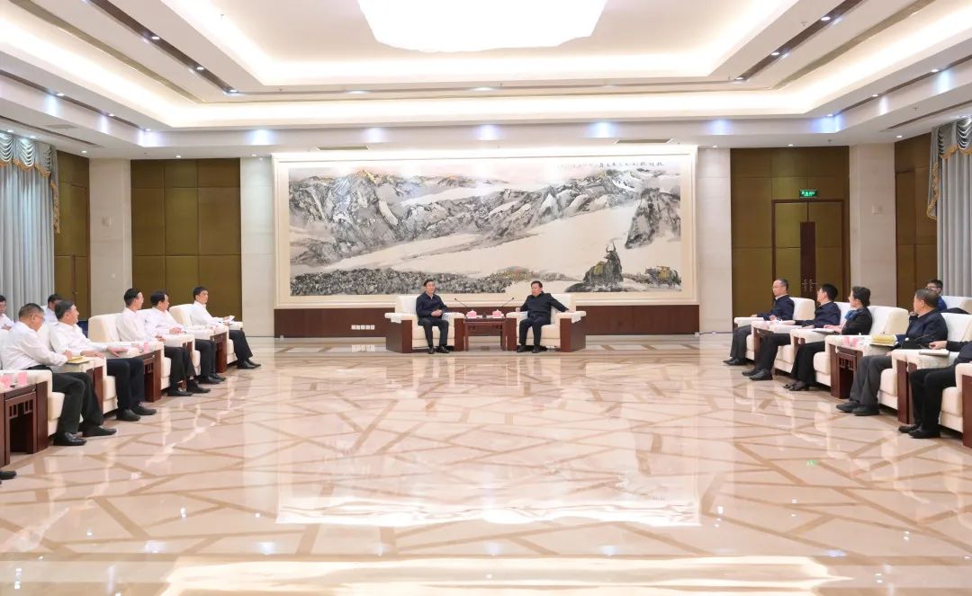 國家電網(wǎng)公司董事長、黨組書辛保安與四川省委書記王曉暉會談