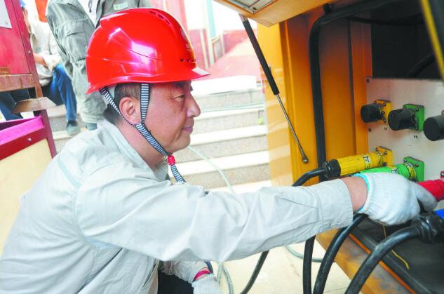 楊忠：善總結(jié)優(yōu)服務，讓客戶用好電