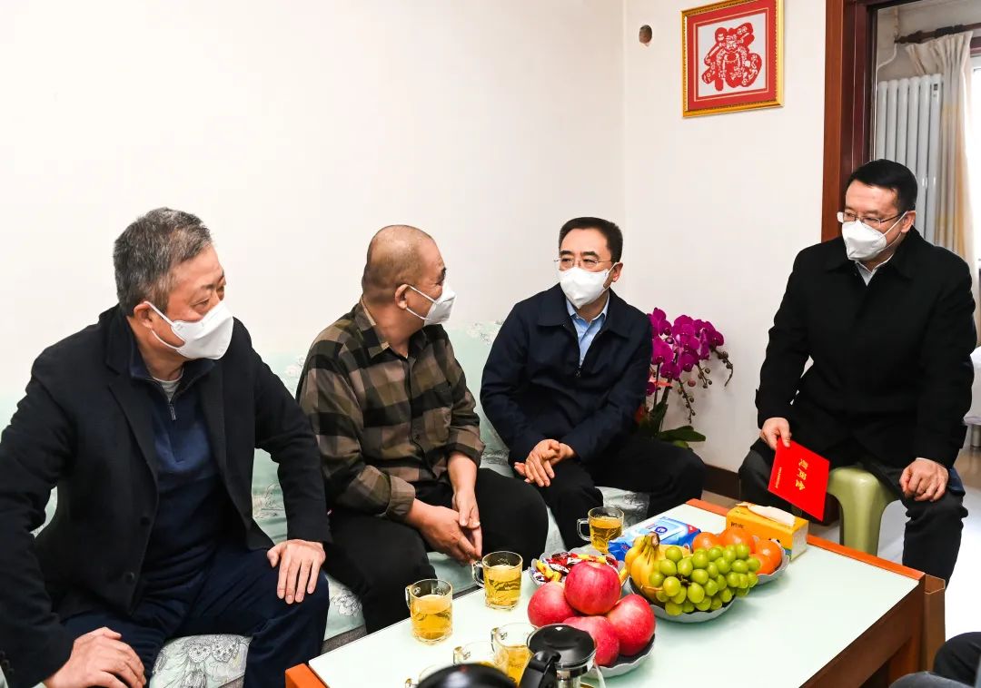 鄒磊、劉明勝走訪慰問(wèn)退休老領(lǐng)導(dǎo)、勞模遺屬、困難黨員群眾