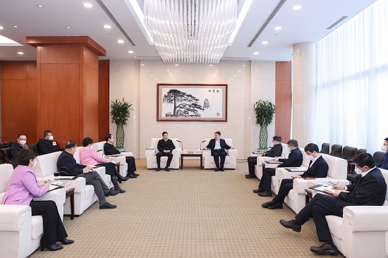 溫樞剛鄧建玲會(huì)見鄂爾多斯市委書記李理、市長(zhǎng)杜匯良