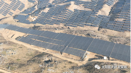 安泰科柔性太陽能光伏支架助力全國海拔最高、坡度最大光伏項(xiàng)目