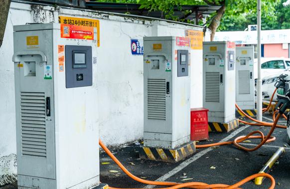 新能源汽車(chē)日漸增多，充電樁使用亂象如何管?