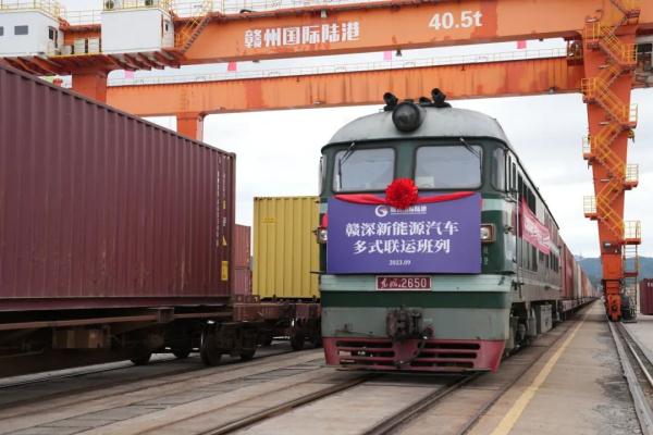 國產(chǎn)新能源汽車，坐火車“出?！?