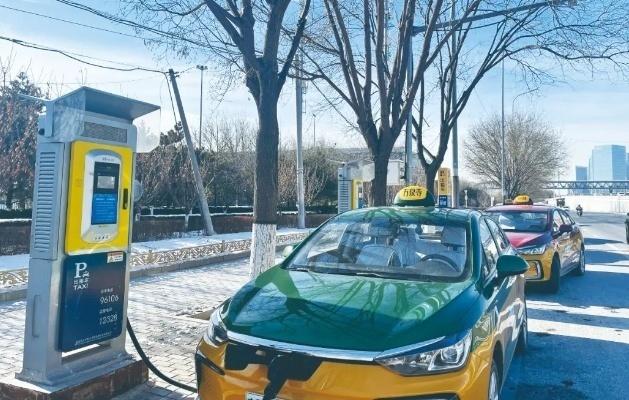 一天去四趟換電站，新能源出租車(chē)“不抗凍”怎么開(kāi)
