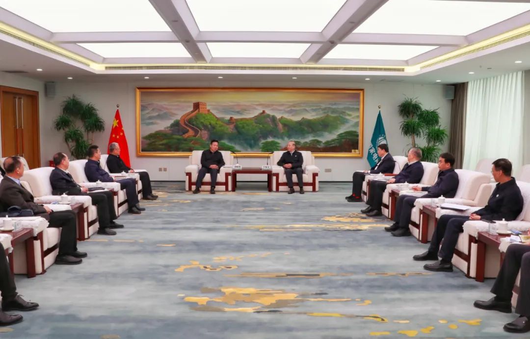 劉明勝、栗寶卿與國(guó)家電網(wǎng)董事長(zhǎng)辛保安、總經(jīng)理張智剛會(huì)談