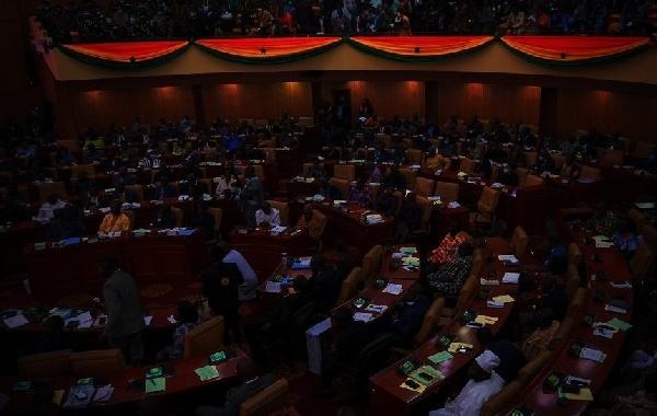 英媒：加納議會欠電費，電力公司拉閘打斷國情咨文