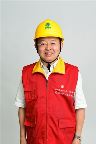 全國人大代表、國網浙江慈溪市供電公司客服中心社區(qū)經理錢海軍——讓訴訟服務之光照亮千家萬戶