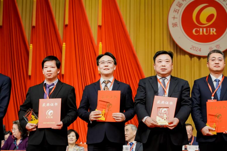 中國能建綠色建材公司黨委書記、董事長，綠色先進(jìn)材料研究院院長蔣洋榮獲“2023年中國產(chǎn)學(xué)研合作創(chuàng)新獎(jiǎng)”