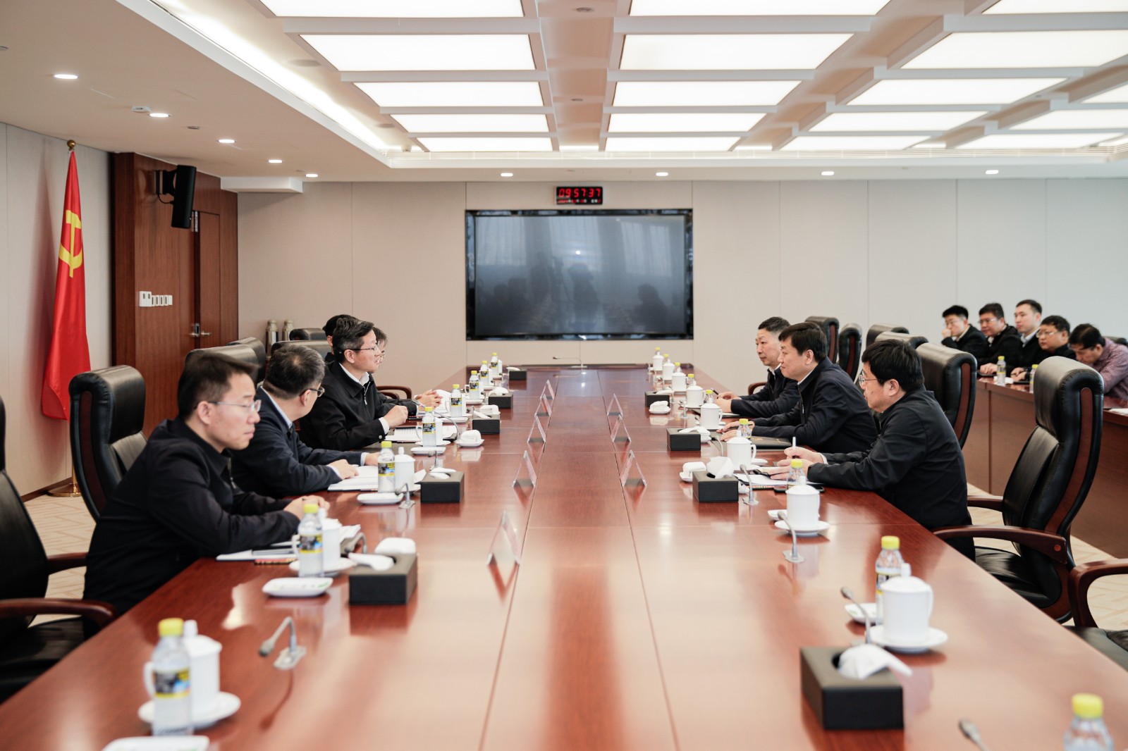 國家能源集團(tuán)總經(jīng)理、黨組副書記余兵會見衡水市委副書記、市長董曉航
