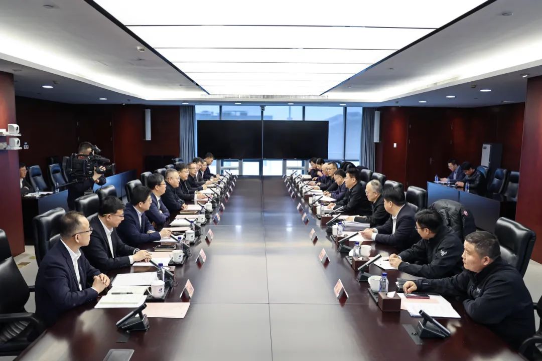 華電集團(tuán)黨組副書記、總經(jīng)理葉向東與北京市副市長高朋舉行會談