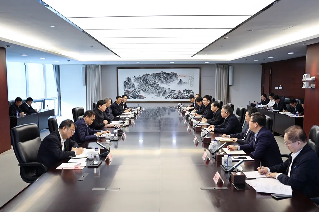 華電集團(tuán)董事長江毅、總經(jīng)理葉向東與國家電網(wǎng)董事長、黨組書記張智剛會談