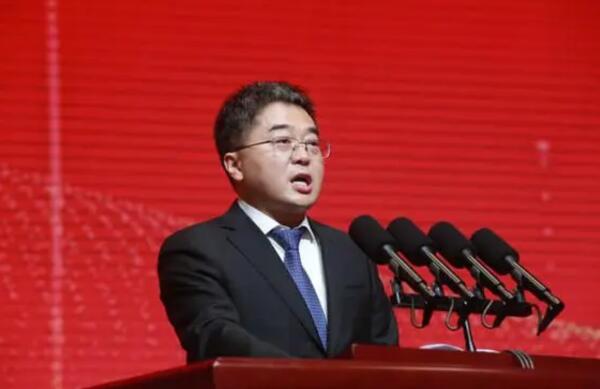 “垃圾大王”嚴(yán)圣軍，拿啥完成近千億投資?
