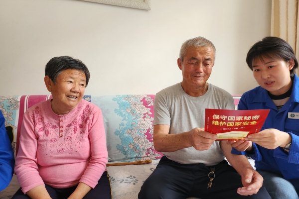 內(nèi)蒙古電力公司烏海千里山供電公司黨支部、工會(huì)、團(tuán)支部（青工委）開(kāi)展“蒙電愛(ài)心光明行”保密宣傳活動(dòng)