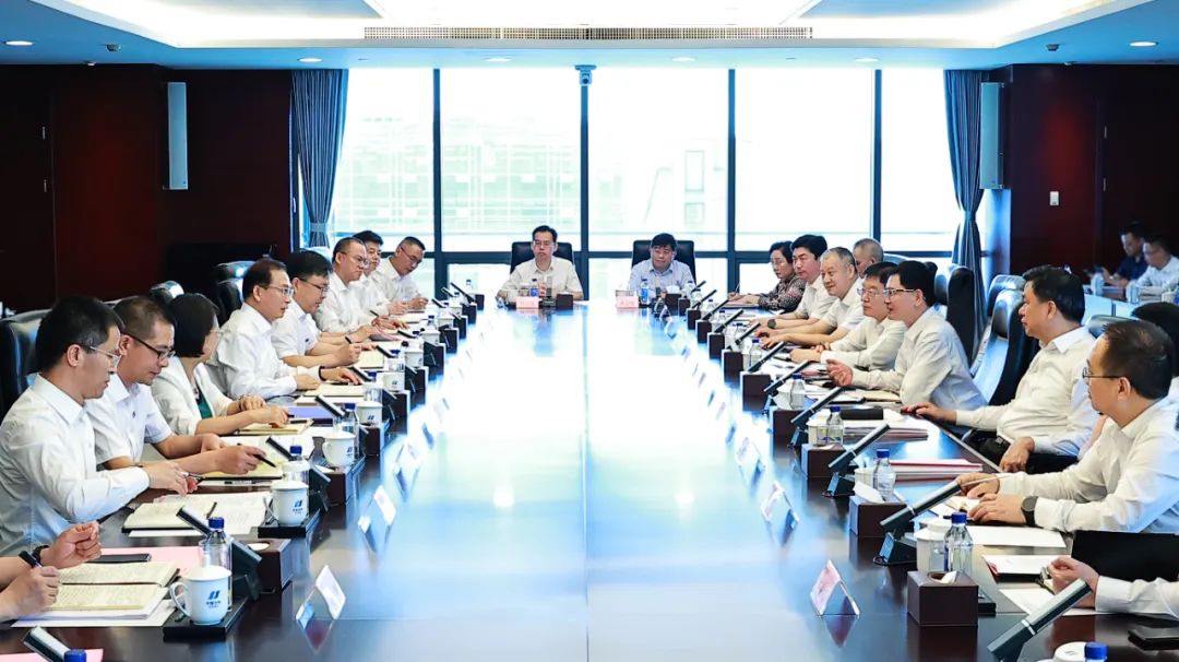 華電集團黨組書記、董事長江毅與廣西壯族自治區(qū)主席藍天立會談