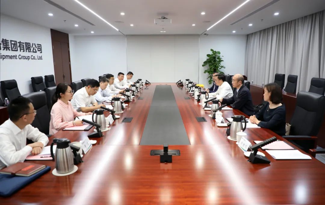 中國電氣裝備黨委副書記、總經(jīng)理周群會見上海市經(jīng)信委副主任湯文侃