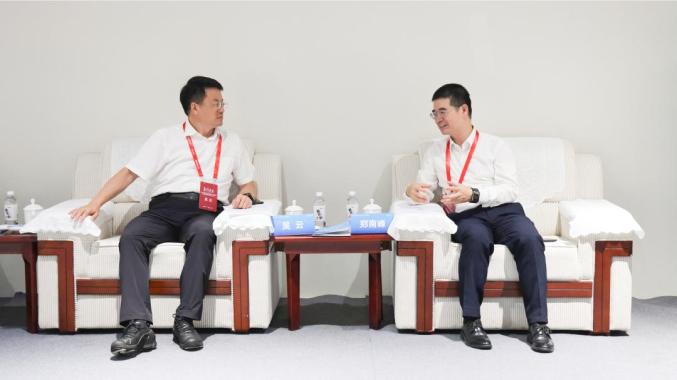 吳云與中國科學(xué)院院士、中國氫能聯(lián)盟戰(zhàn)略指導(dǎo)