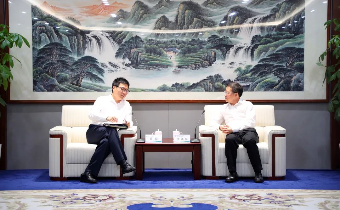中國電氣裝備黨委書記、董事長李洪鳳會見上海電氣集團黨委書記、董事長吳磊