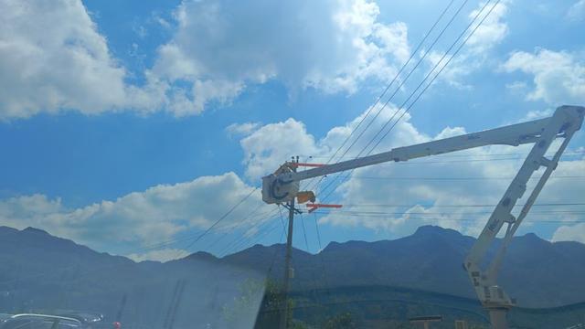 畢節(jié)市郊供電局成功投運(yùn)10千伏撒昌線(xiàn)，提升供電可靠性