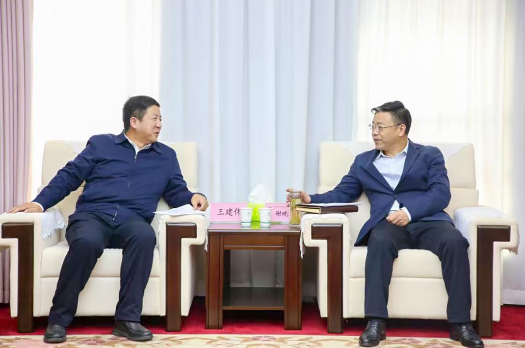 大唐甘肅公司黨委書記、董事長王建偉與甘肅能化集團(tuán)黨委書記、董事長謝曉鋒會(huì)談