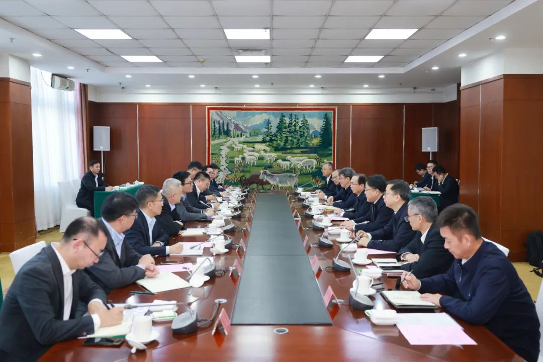 華電集團黨組書記、董事長江毅與上海電氣黨委書記、董事長吳磊舉行會談