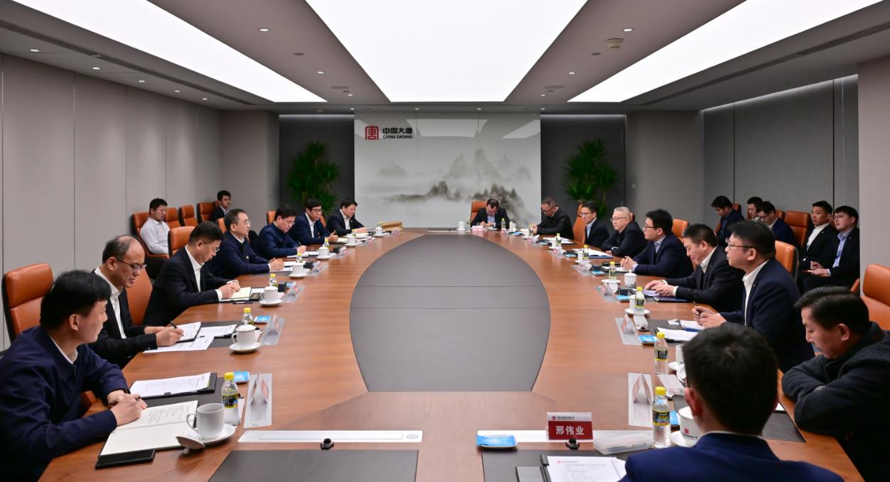 大唐集團黨組書記、董事長鄒磊與上海電氣黨委書記、董事長吳磊會談