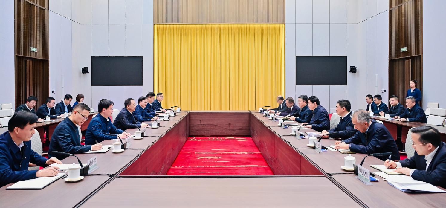中國大唐集團董事長鄒磊、總經(jīng)理張傳江與國家電網(wǎng)董事長張智剛、總經(jīng)理龐驍剛會談