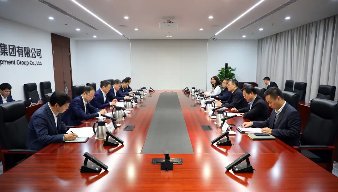 中國電氣裝備董事長李洪鳳、總經(jīng)理周群會(huì)見佛山市委書記唐屹峰