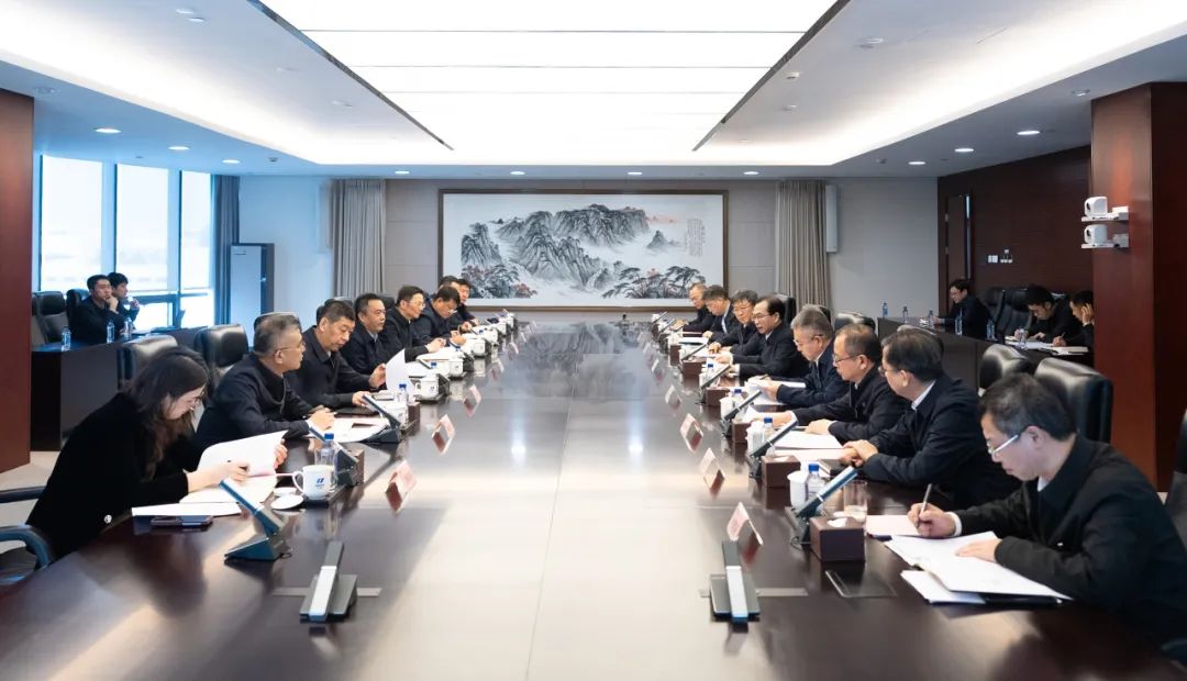 華電集團(tuán)董事長江毅、總經(jīng)理葉向東與哈電集團(tuán)董事長曹志安、總經(jīng)理黃偉舉行會談