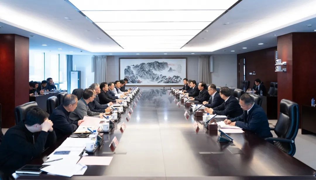 華電集團(tuán)董事長、黨組書記江毅與北京市政府黨組成員、副市長文獻(xiàn)舉行會談